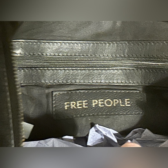 NWT 🔥Sold Out🔥 Free People Finn Fringe Slinge Bag  - Espresso - Picture 5 of 7